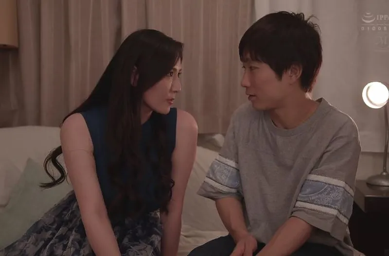 Người chồng lạnh nhạt, cô vợ uống rượu rồi vụng trộm với cậu học sinh trẻ